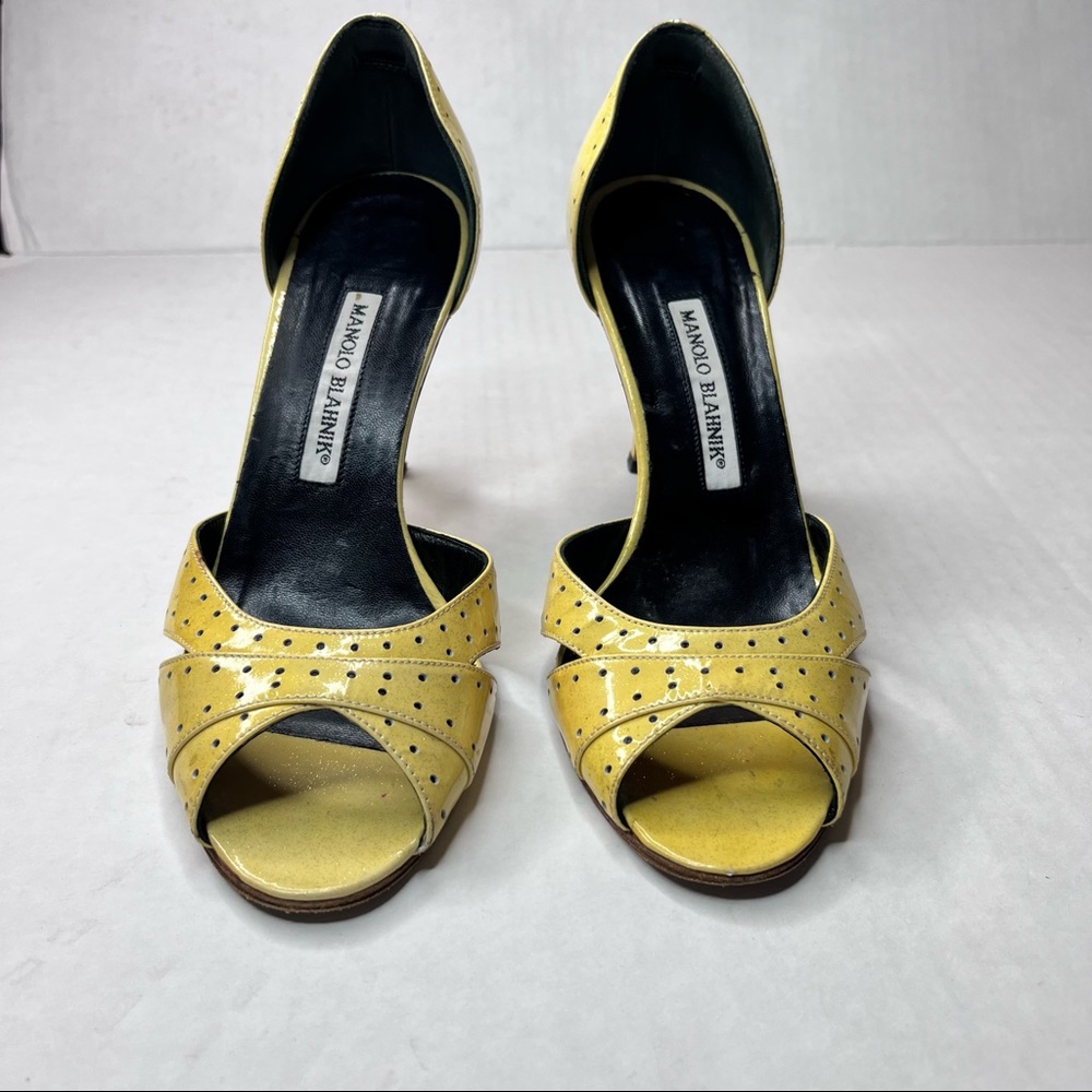 MANOLO BLAHNIK Yellow Patent Leather Peep-Toe High Heels Pumps 38.